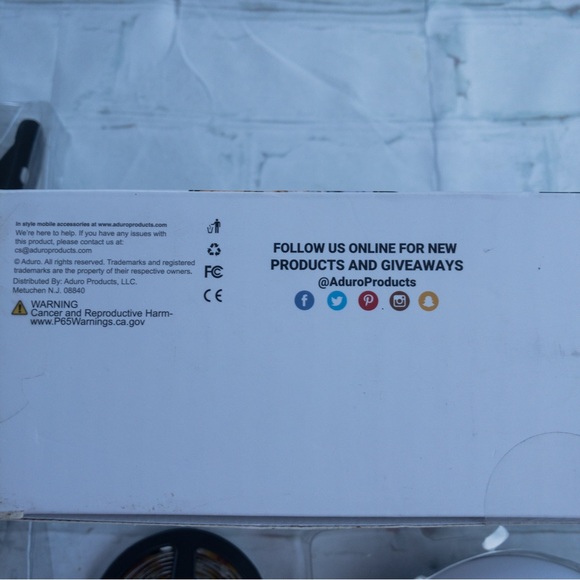 Aduro U-Stream 3-in-1 Selfie Studio Kit (*Missing - Clip-On Selfie Light*) - Picture 7 of 11